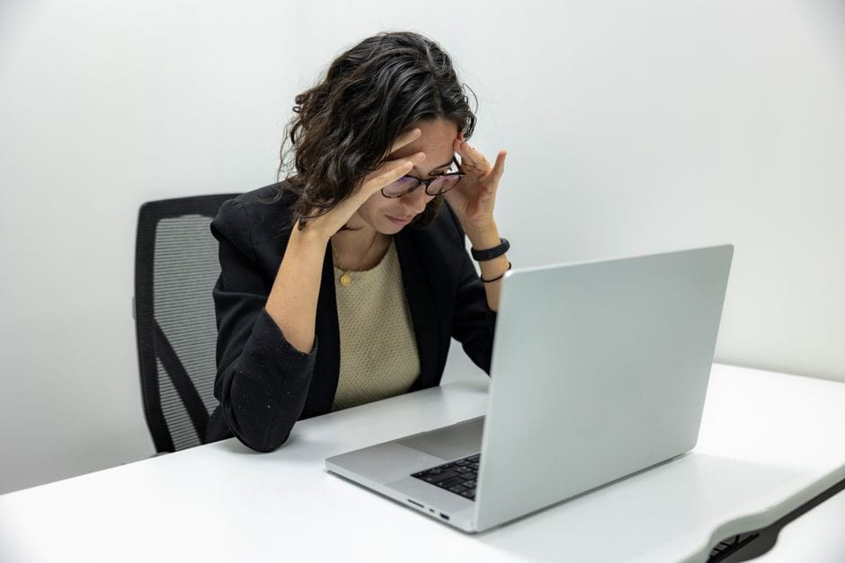 Schermpauzes en je ogen: zo voorkom je droge, vermoeide ogen