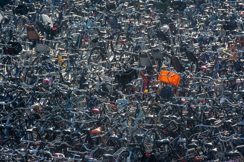 Op de fiets naar je werk: beweging die je er gratis bij krijgt