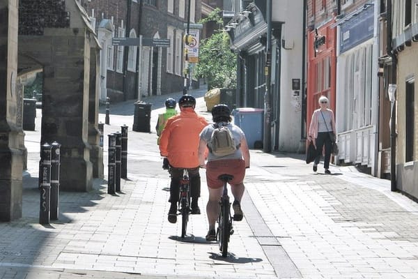 Sporten bij hitte: wanneer bewegen slim is en wanneer je beter kunt wachten